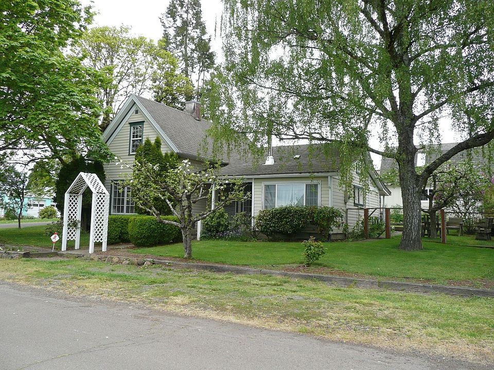 Front of house taken from Sixth Street May 2008