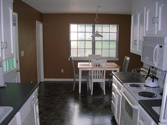 4th image of 9803 Hollowbrook Dr