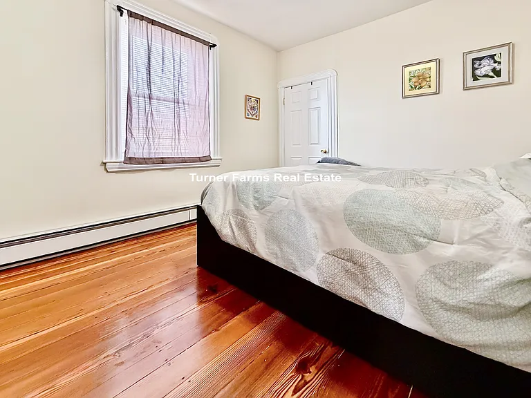1056 Cambridge St — Photo 6