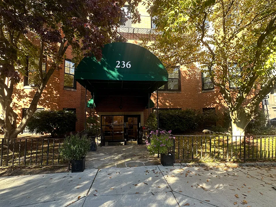 236 Beacon St #1B