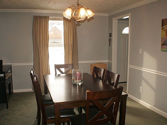 3rd image of 2682 Pineview Dr