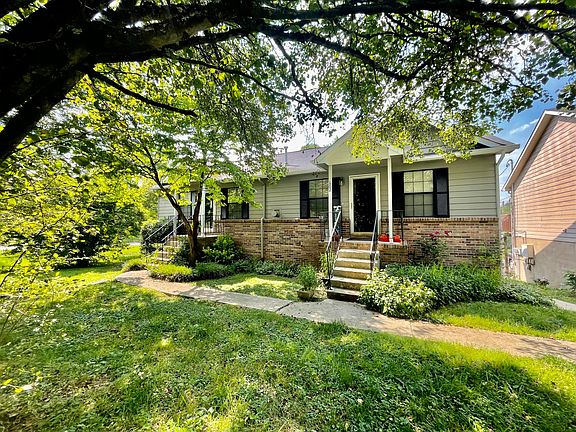 3rd image of 602 Shadywood Ln