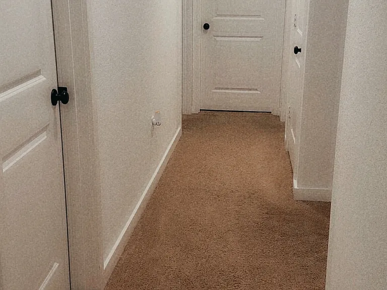 608 NE Waters Edge Ln — Photo 5