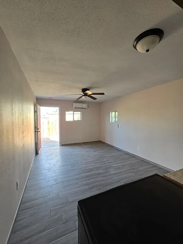 Building Photo - 104 E Roosevelt Ave #3