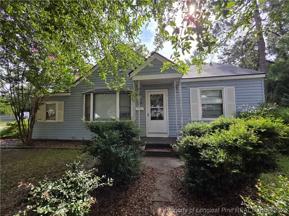124 N Wright St, Raeford, NC 28376