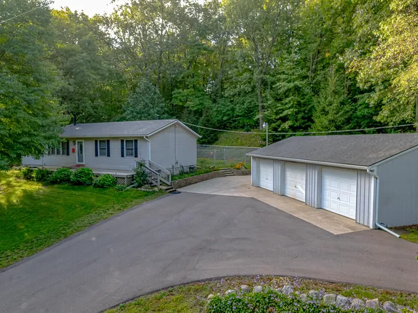 512 105th Ave, Plainwell, MI 49080
