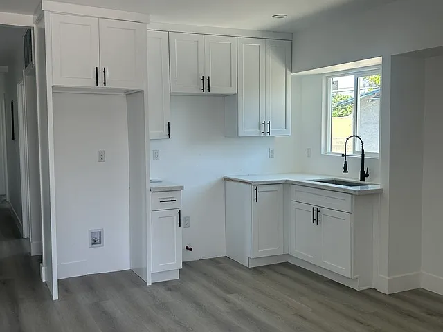 1419 E 61st St #A — Photo 15