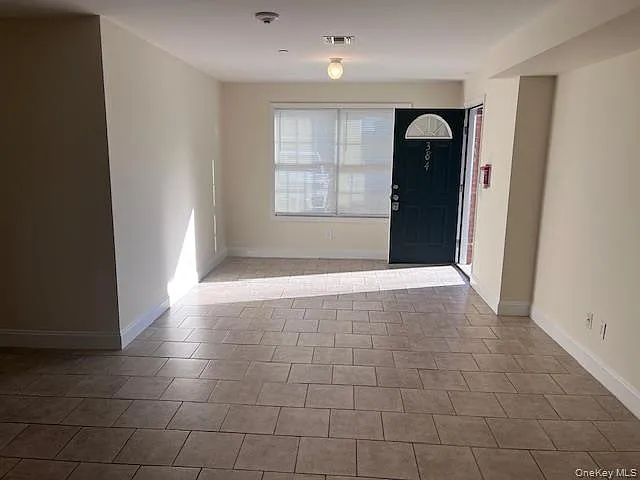384 W Montauk Hwy — Photo 2