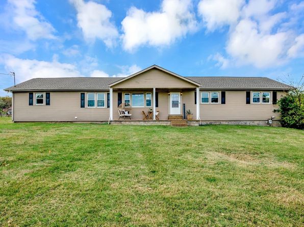 905 Town Branch Rd, Charlotte, TN 37036