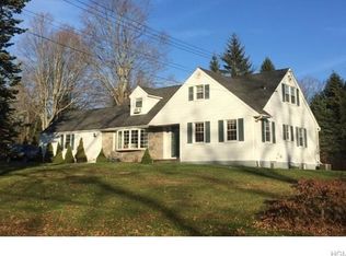11 Overlook Ln, Mahopac, NY 10541