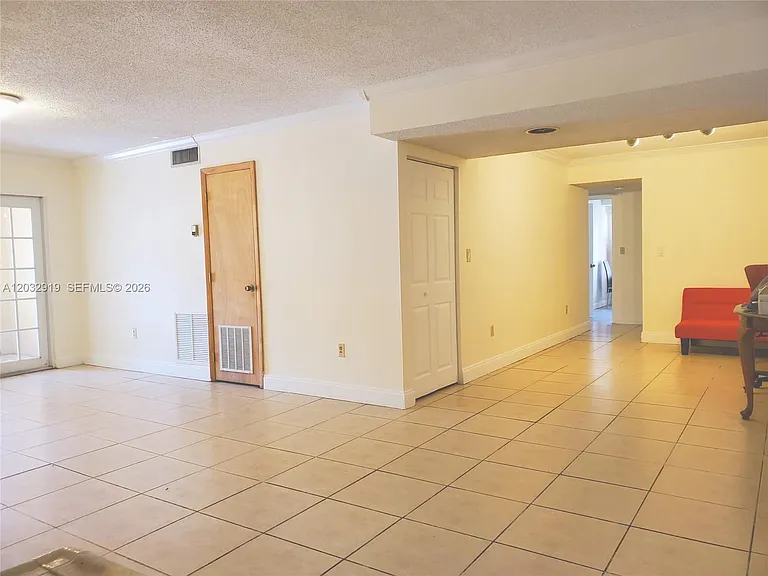 250 NW 107th Ave #106 — Photo 4