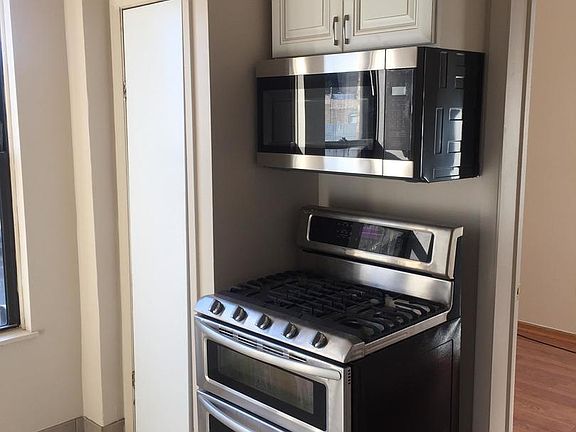4th image of 2859 S Lowe Ave APT 3R