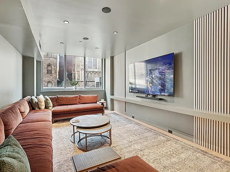 561 10th Ave #33B — Photo 8