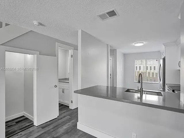 2 bed, 2.0 bath, $2,800 — Photo 4