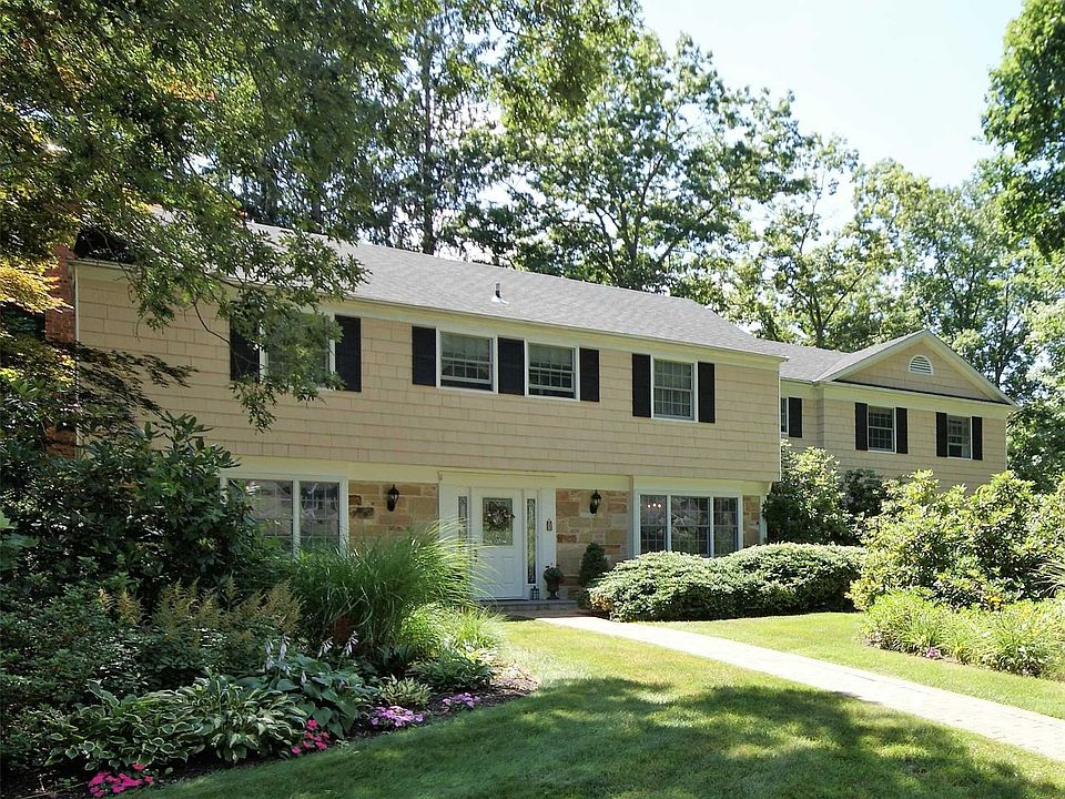 1st image of 8 Seville Ln