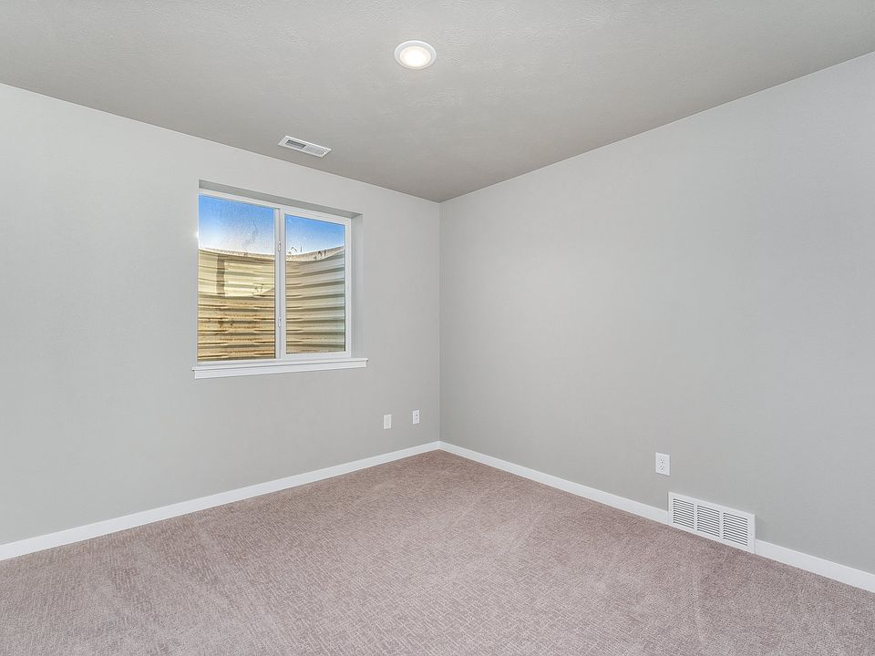 2-web-or-mls-6521 E Steel St-1_05212025