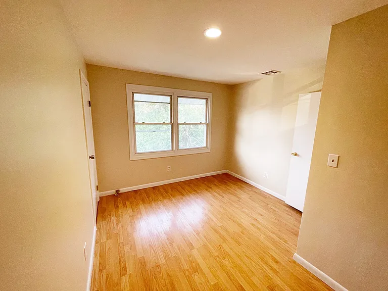 240 Grand Ave #2 — Photo 16