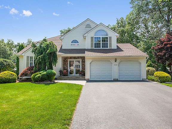 3rd image of 2028 Longewood Ln