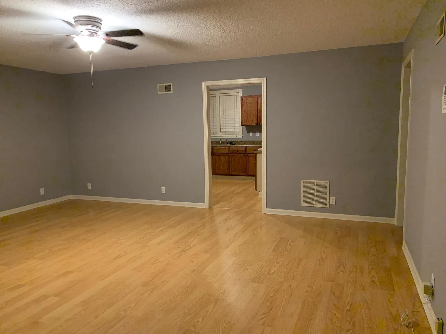 10611 Corrington Ave — Photo 3