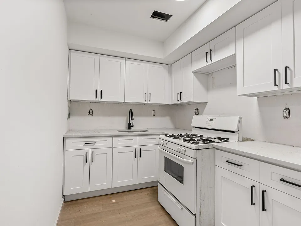 86 Canal St #1A