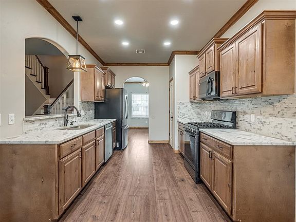 5th image of 11521 SW 25th St