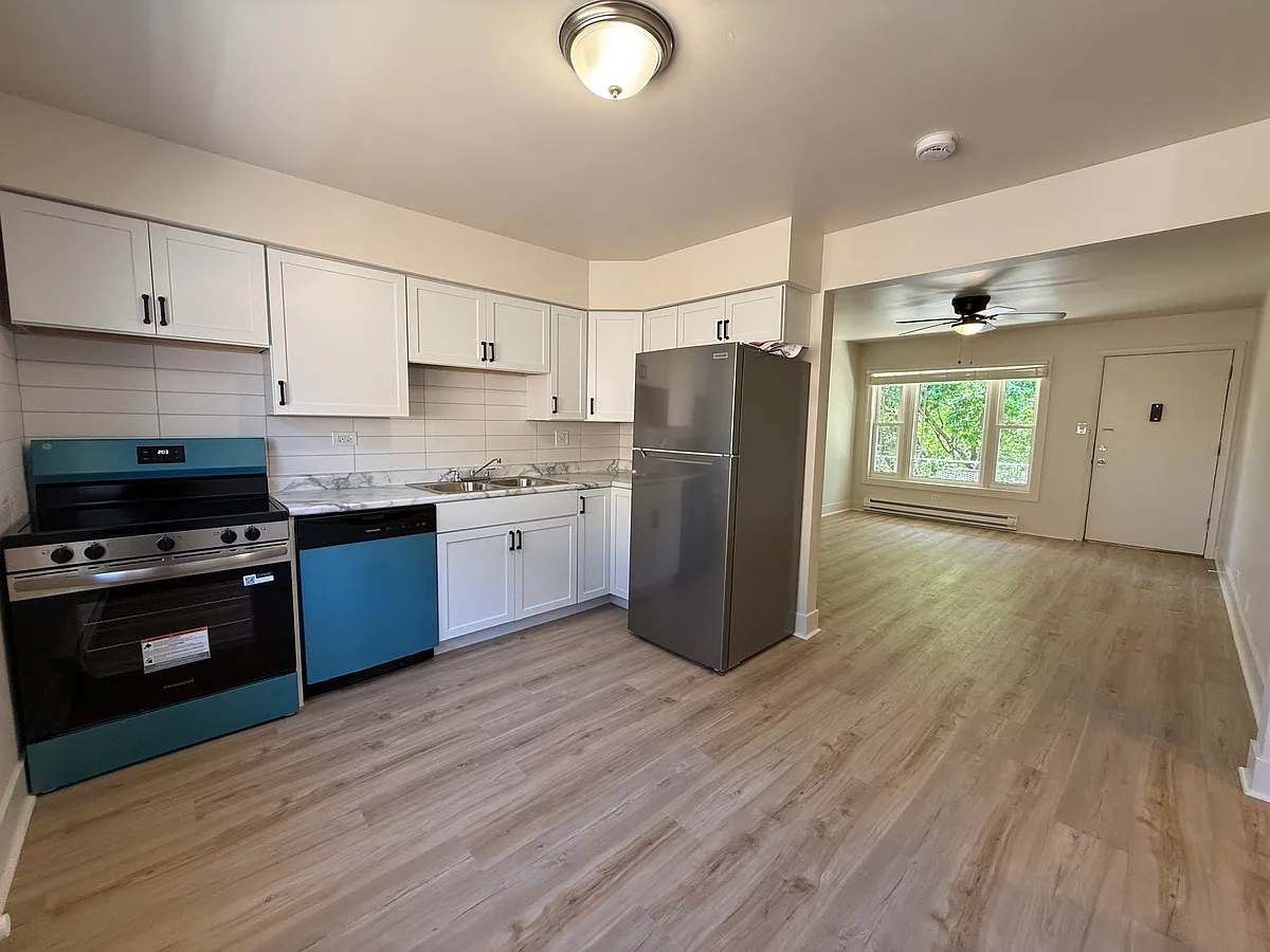 Building Photo - 11043 S Longwood Dr #4