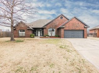 7009 Twin Lakes Cir, Warr Acres, OK 73132