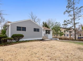 16 Amelia St, North Caldwell, NJ 07006