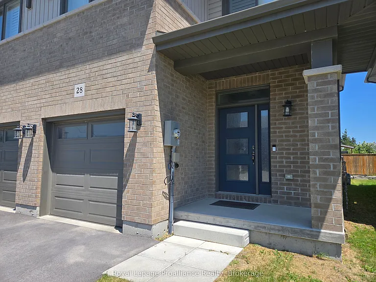 28 Nipigon St — Photo 2