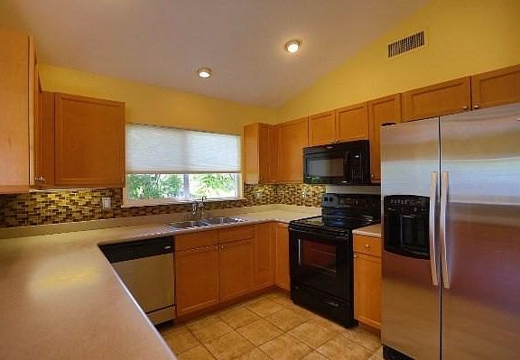 3rd image of 75-636 N Mea Lanakila Pl