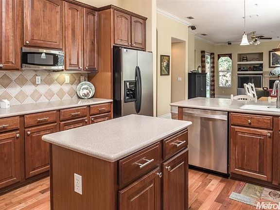4th image of 4561 Longview Dr