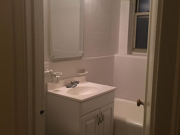 4th image of 2192 N Lincoln Park W #1104