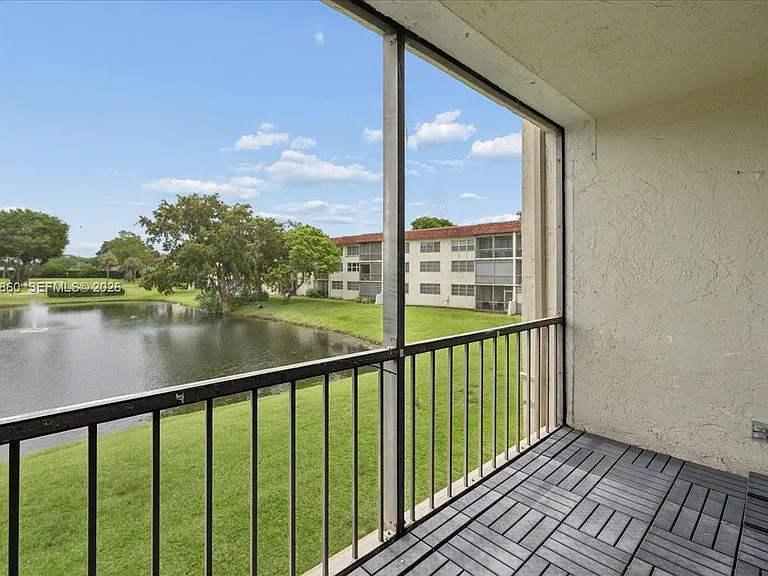 800 S Hollybrook Dr #205 — Photo 2