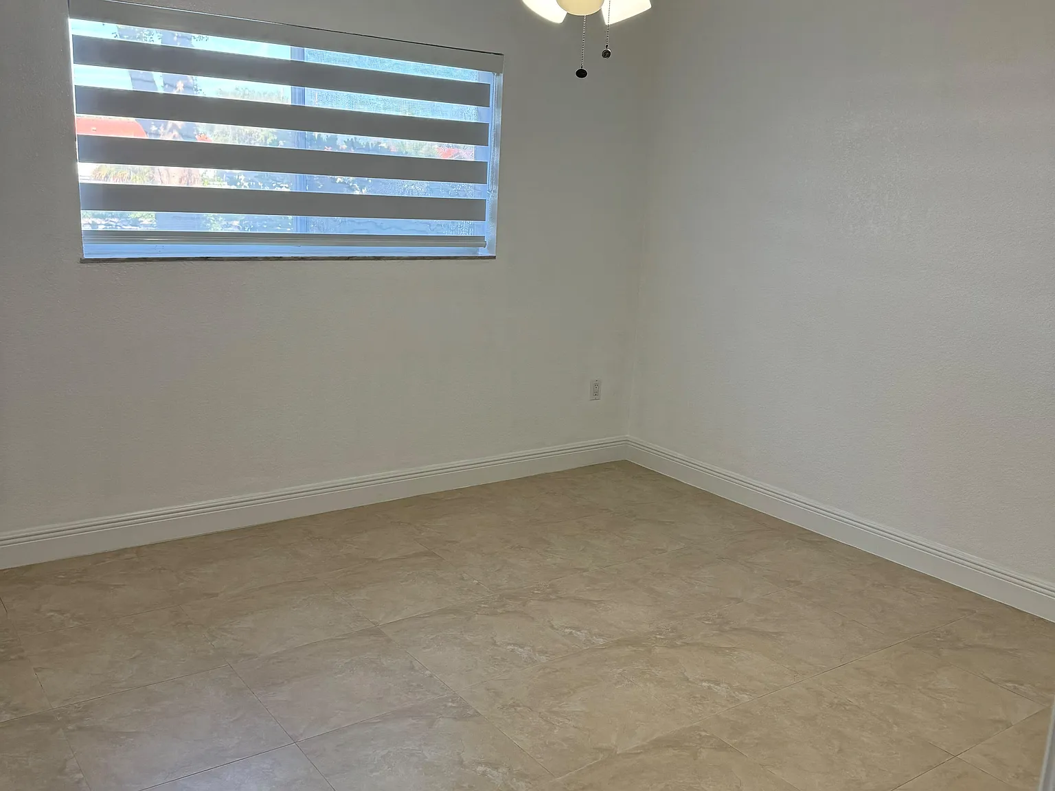 W 44th Ter, Hialeah — Photo 2