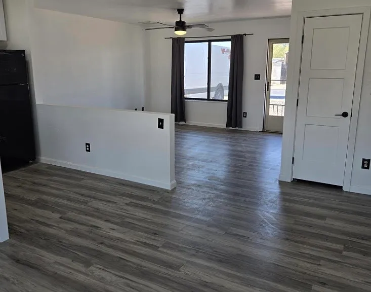10521 W Loma Ln — Photo 20