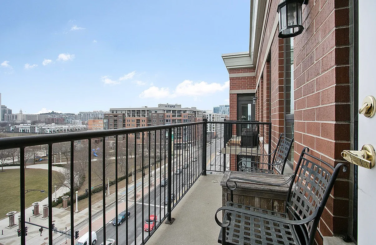 2 bed, 1200 sqft, $3,300 — Photo 3