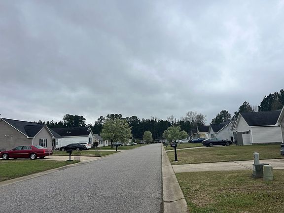 4th image of 417 Sanders Dr