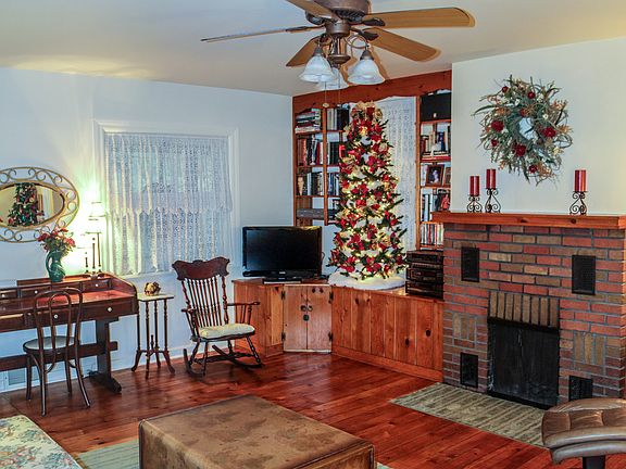 Spacious living room