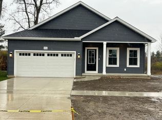 4915 Waterford Ln, Hamburg, NY 14075