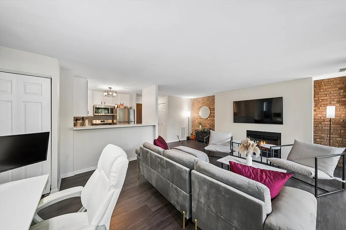 1 bed, 780 sqft, $1,700 — Photo 4
