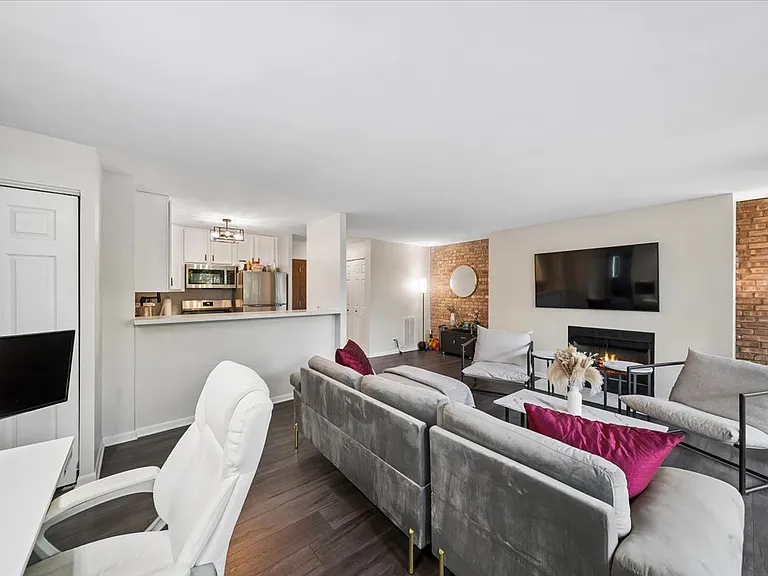 6010 Oakwood Dr #3G — Photo 5