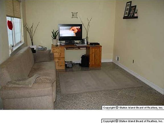 5th image of 19 Franklin Ln #E