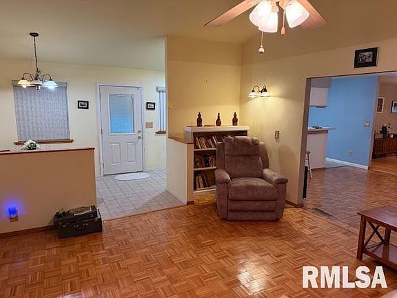 5th image of 1700 W Taylor Dr