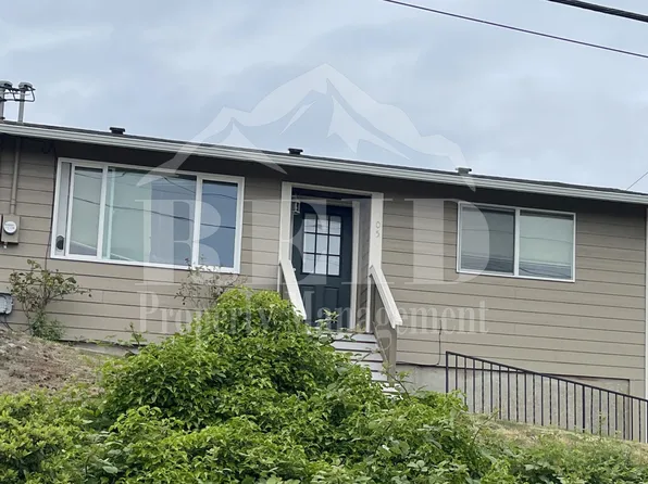 1054 Callahan Dr, Bremerton, WA 98310