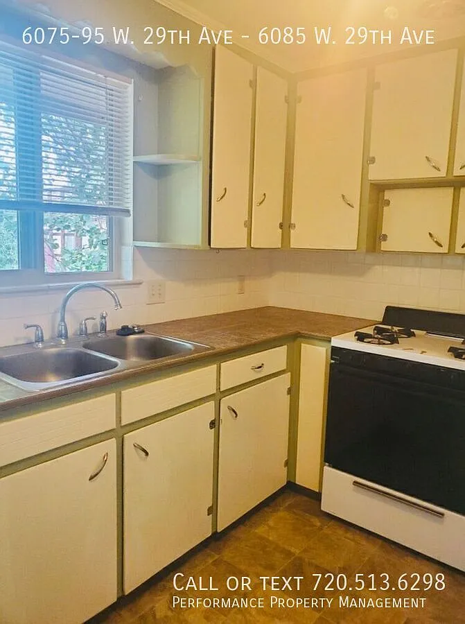 Cozy 1-Bedroom Apartment Near Sloan's Lake — Photo 3