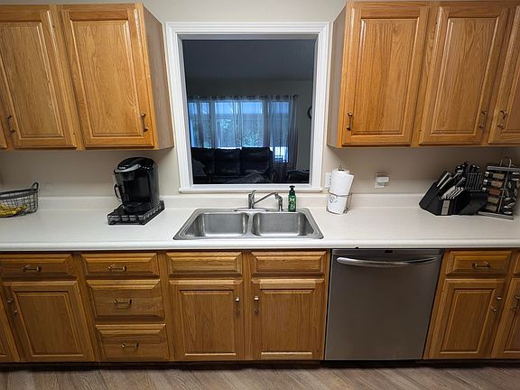 3rd image of 2201 Oak Ave