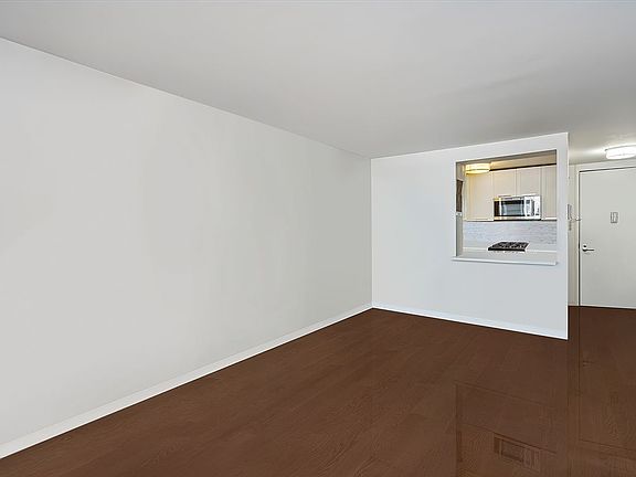 4th image of 200 E 94th St APT 626