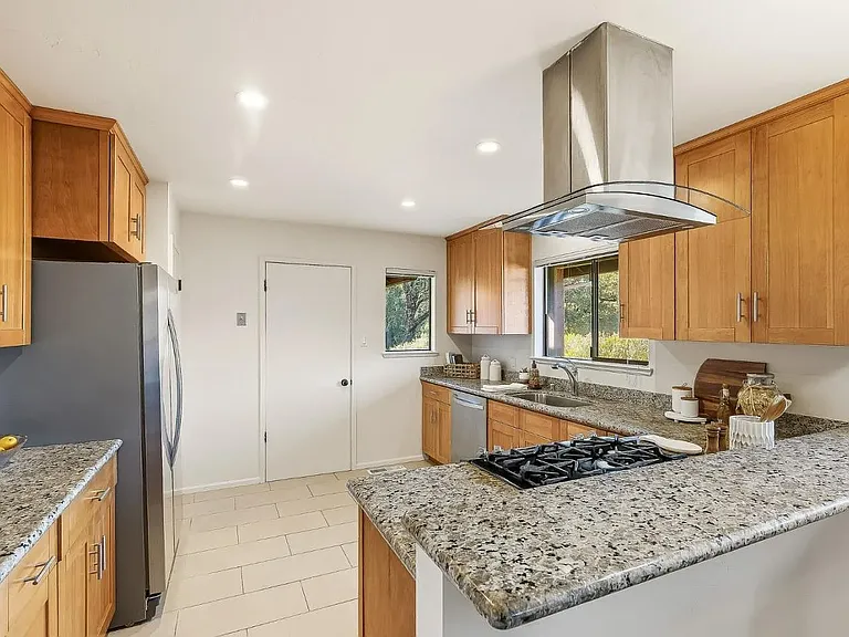 141 Whistler Ct — Photo 4