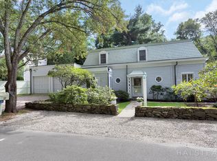 13 Sunswyck Rd, Darien, CT 06820