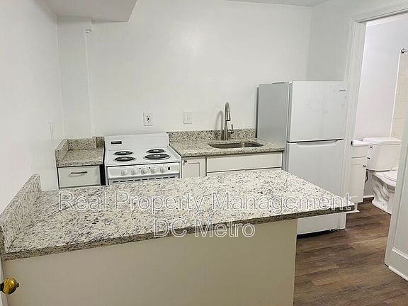 5th image of 815 Maryland Ave NE Unit 3